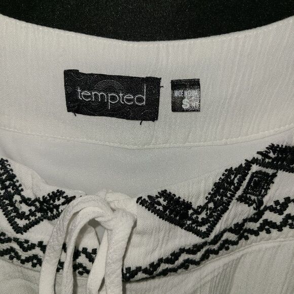 Tempted White Embroidered Dress Size S - Picture 5 of 11